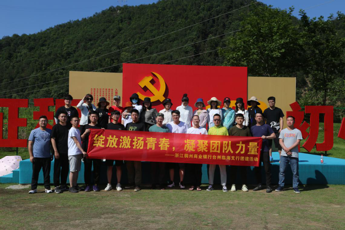 希洪竞技队举行球队团建活动，凝聚队伍力量